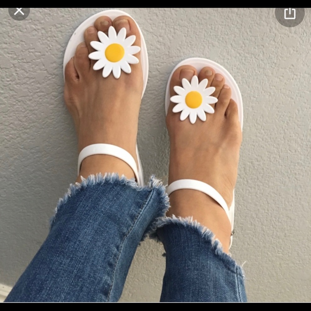 Adorable daisy sandals